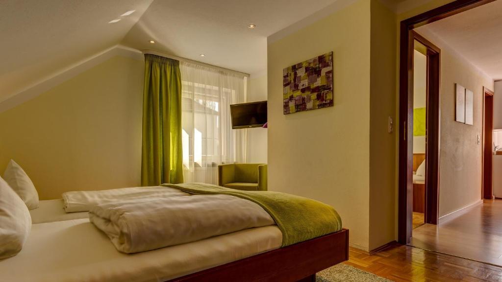 Hotel Restaurant Weihenstephaner Stuben Landshut Phòng bức ảnh